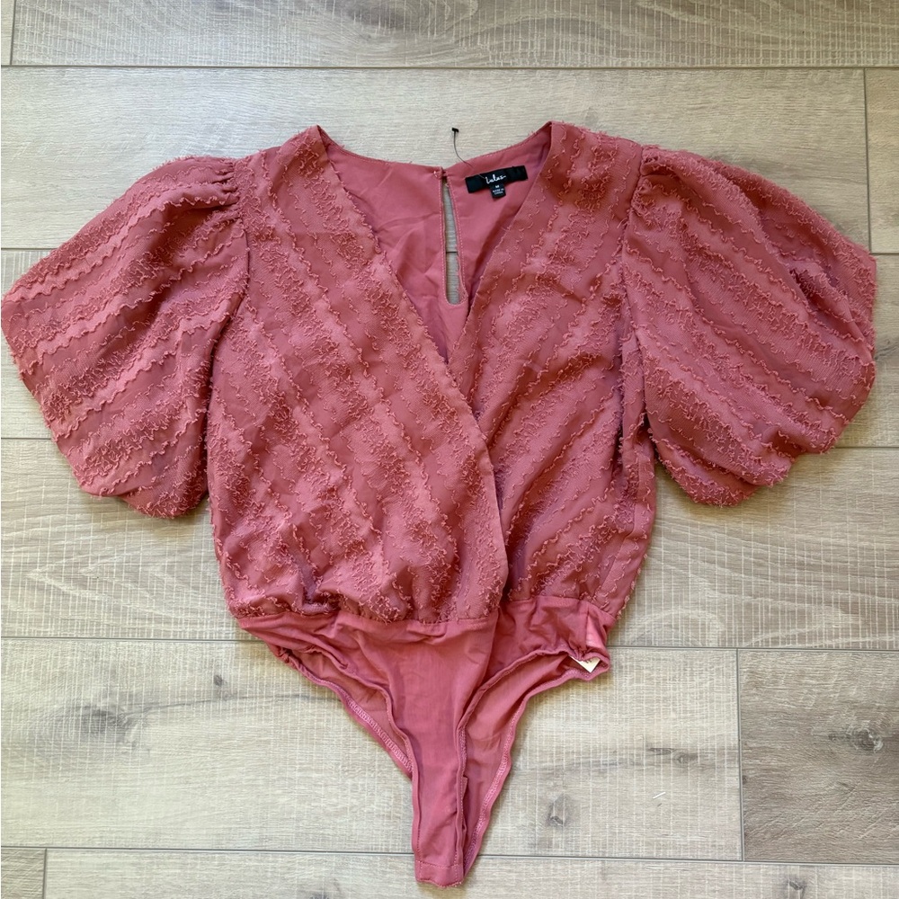 Lulus Rusty Rose Textured Puff Sleeve Bodysuit NWOT